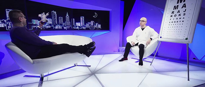 Popek otrzymuje statuetkę za udział w talk show „Lekko Nie Będzie”