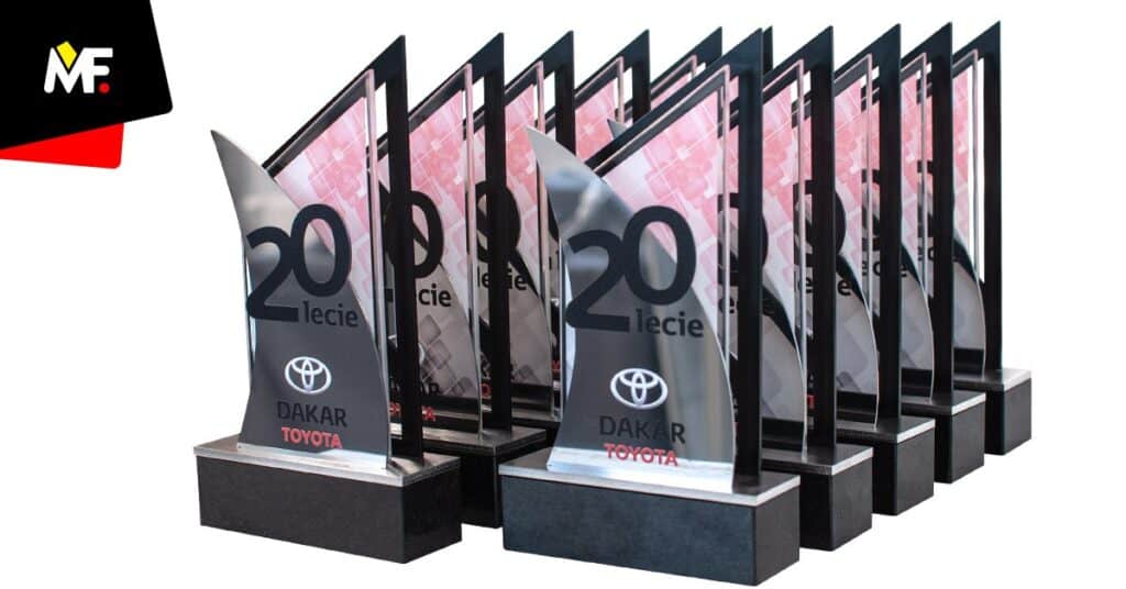 Statuetki biznesowe 20 lat Toyota Dakar